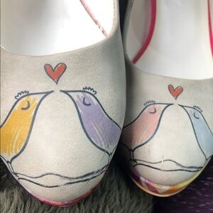 Goby Chic Bird Print Heels